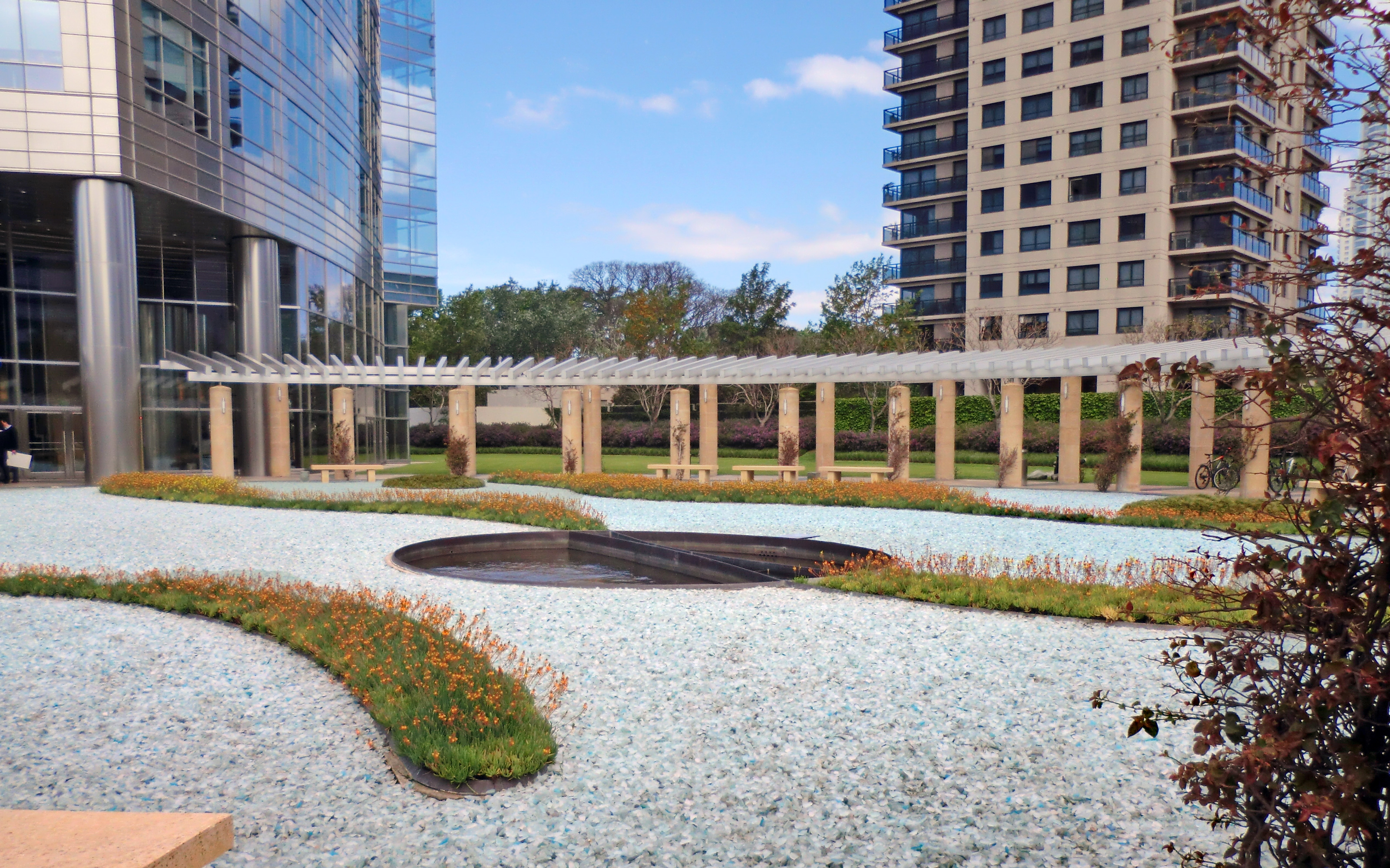 Roof garden with pillars, glass gravel paths and planted beds